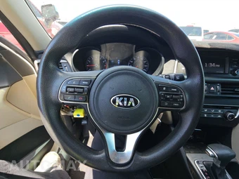 2017 Kia Optima LX 2.4L – miniatura 10