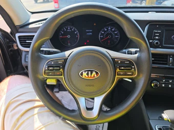 2017 Kia Optima LX 2.4L – miniatura 10