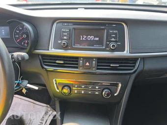 2017 Kia Optima LX 2.4L – miniatura 11