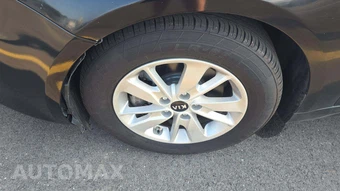 2017 Kia Optima LX 2.4L – miniatura 34