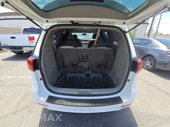2017 Kia Sedona L 120.5" WB – miniatura 17