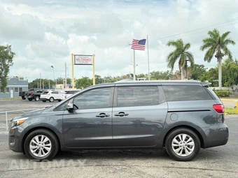 2017 Kia Sedona LX 120.5" WB - miniatura 4
