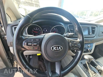 2017 Kia Sedona LX 120.5" WB – miniatura 10