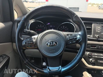 2017 Kia Sedona LX 120.5" WB – miniatura 10