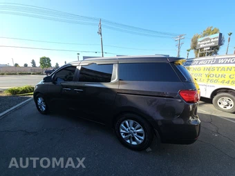 2017 Kia Sedona LX 120.5" WB – miniatura 6
