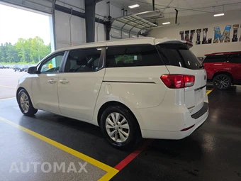 2017 Kia Sedona LX 120.5" WB – miniatura 6