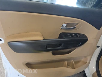 2017 Kia Sedona LX 120.5" WB – miniatura 9