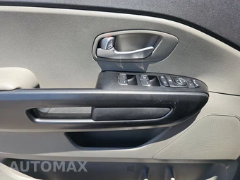 2017 Kia Sedona LX 120.5" WB - miniatura 9