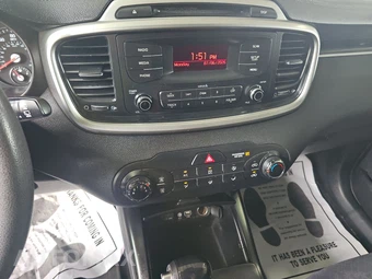 2017 Kia Sorento L – miniatura 11