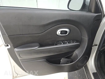 2017 Kia Soul – miniatura 9