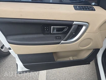 2017 Land Rover Discovery Sport HSE - miniatura 9