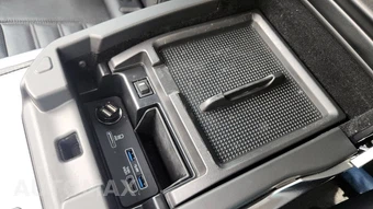 2017 Land Rover Range Rover Sport SVR - miniatura 27