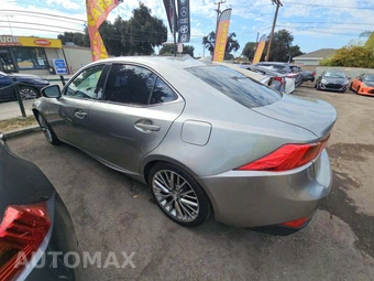 2017 Lexus IS 200t - miniatura 2