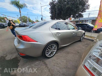 2017 Lexus IS 200t - miniatura 3