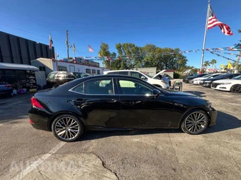 2017 Lexus IS 200t - miniatura 11