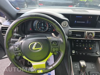 2017 Lexus IS 200t – miniatura 11