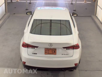2017 Lexus IS 200t – miniatura 5