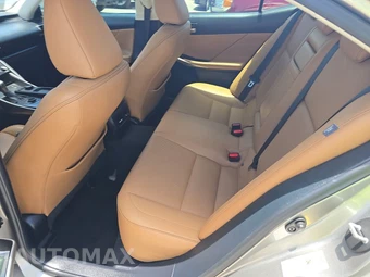2017 Lexus IS 200t – miniatura 13