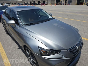 2017 Lexus IS 200t – miniatura 3