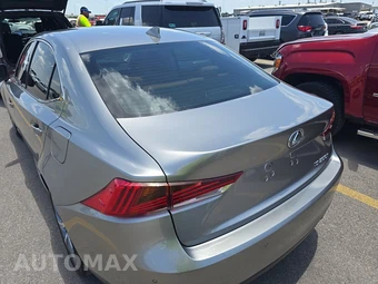 2017 Lexus IS 200t – miniatura 6