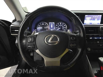 2017 Lexus IS 200t – miniatura 10