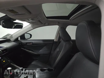 2017 Lexus IS 200t – miniatura 18