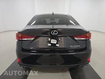 2017 Lexus IS 200t – miniatura 5