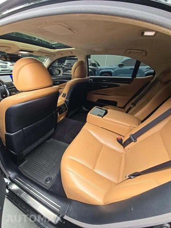 2017 Lexus LS 460L - miniatura 13