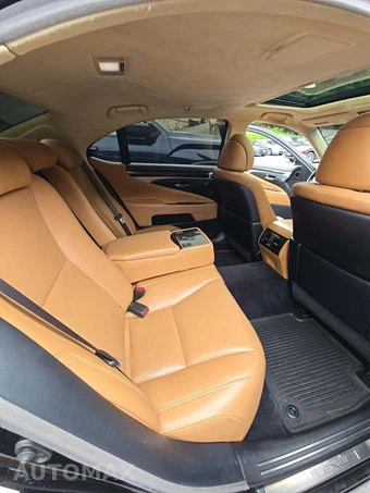 2017 Lexus LS 460L - miniatura 16