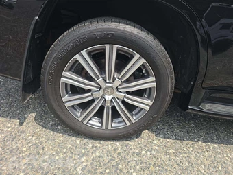 2017 Lexus LX 570 – miniatura 23