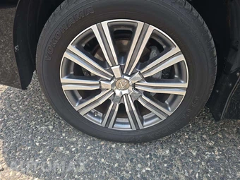 2017 Lexus LX 570 – miniatura 25