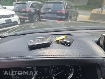 2017 Lexus LX 570 – miniatura 5