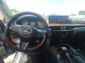 2017 Lexus LX 570 – miniatura 10