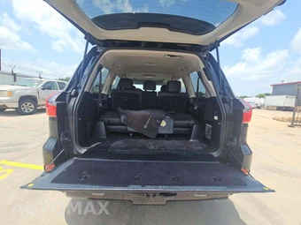 2017 Lexus LX 570 – miniatura 15