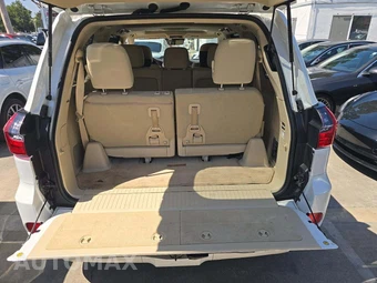 2017 Lexus LX 570 – miniatura 15
