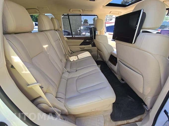 2017 Lexus LX 570 – miniatura 17