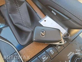 2017 Lexus LX 570 – miniatura 8