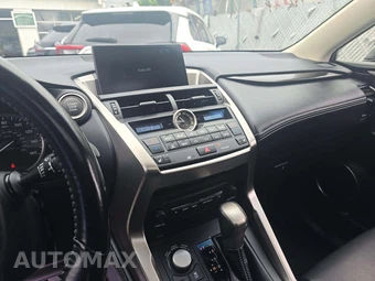 2017 Lexus NX 200t – miniatura 10