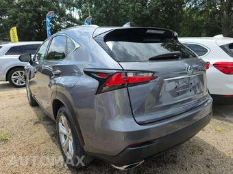 2017 Lexus NX 200t - miniatura 2