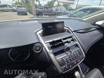 2017 Lexus NX 200t – miniatura 10