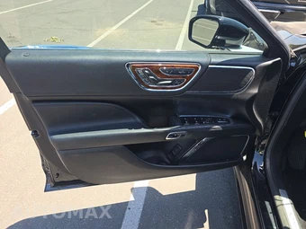 2017 Lincoln Continental Reserve – miniatura 9