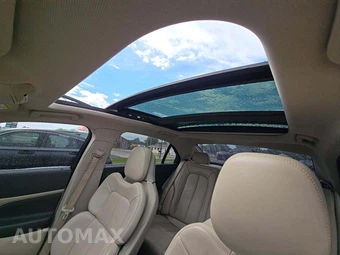 2017 Lincoln Continental Reserve – miniatura 8