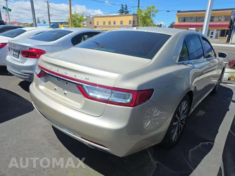 2017 Lincoln Continental Select – miniatura 3