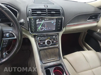 2017 Lincoln Continental Select - miniatura 11