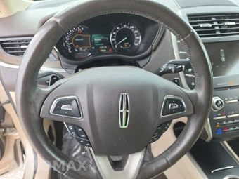 2017 Lincoln MKC Reserve – miniatura 10