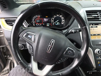 2017 Lincoln MKC Reserve – miniatura 10