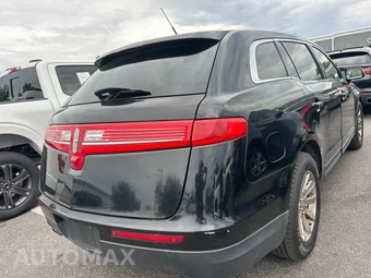 2017 Lincoln MKT w/Livery Pkg – miniatura 4