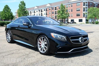 2017 Mercedes-Benz AMG S 63 4MATIC Coupe – miniatura 3