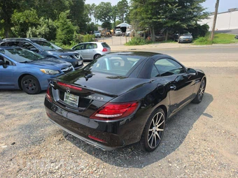 2017 Mercedes-Benz AMG SLC 43 - miniatura 3