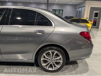 2017 Mercedes-Benz C 300 4MATIC Sedan - miniatura 5